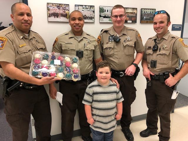 Deputies receive cupcakes from Little Thomas