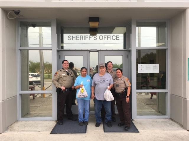 Photo of Rutherfords and deputies in front of sheriff's office