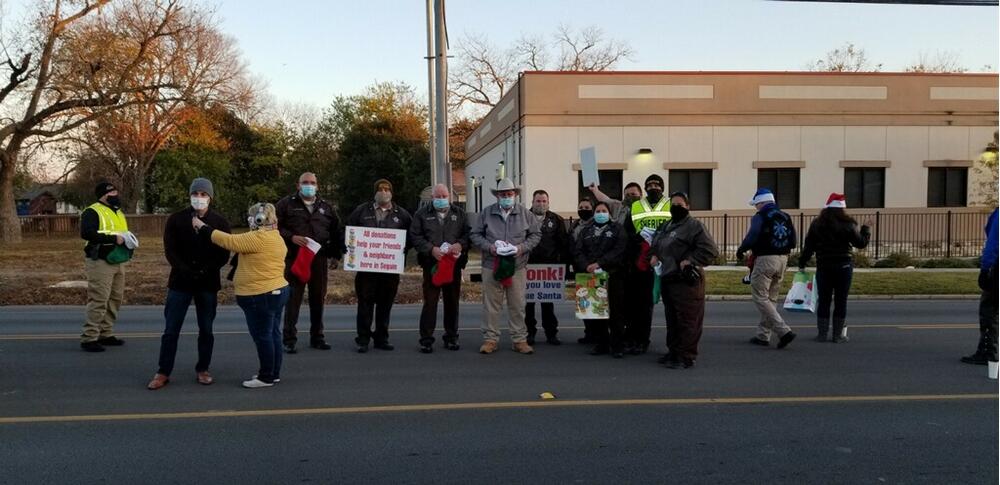 photo of Sheriff Zwicke and deputies